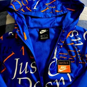 Nike boys sportswear just do it wind runner jacket